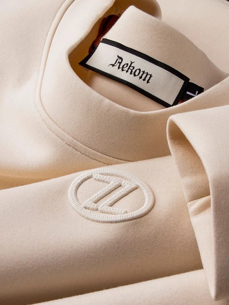 ?具有3D立体效果的服装logo印绣花工艺设计