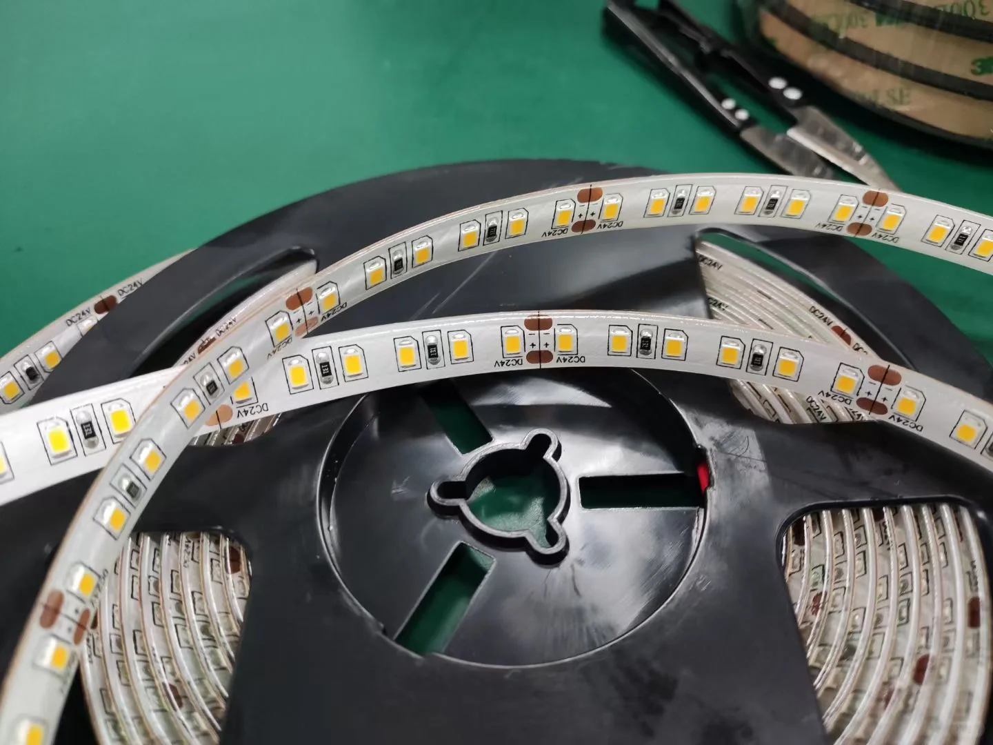 2835滴胶防水灯带