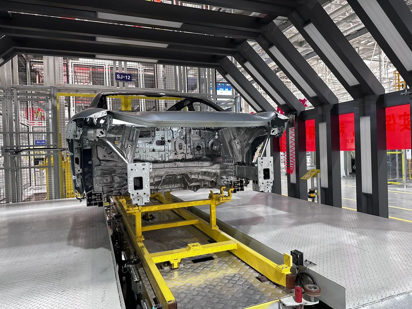 一辆阿维塔07是怎样智造的？