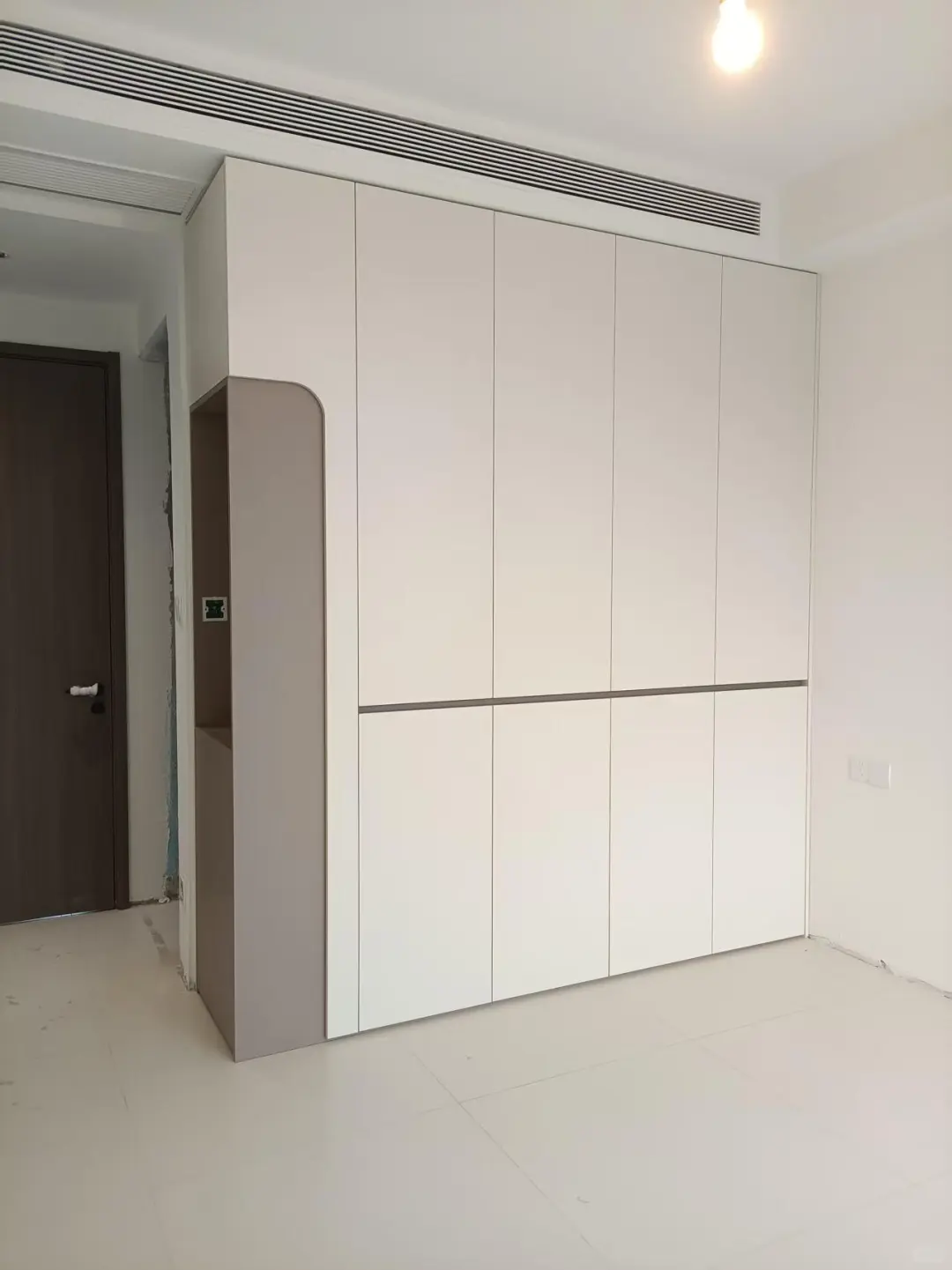 爱格U188衣柜落地