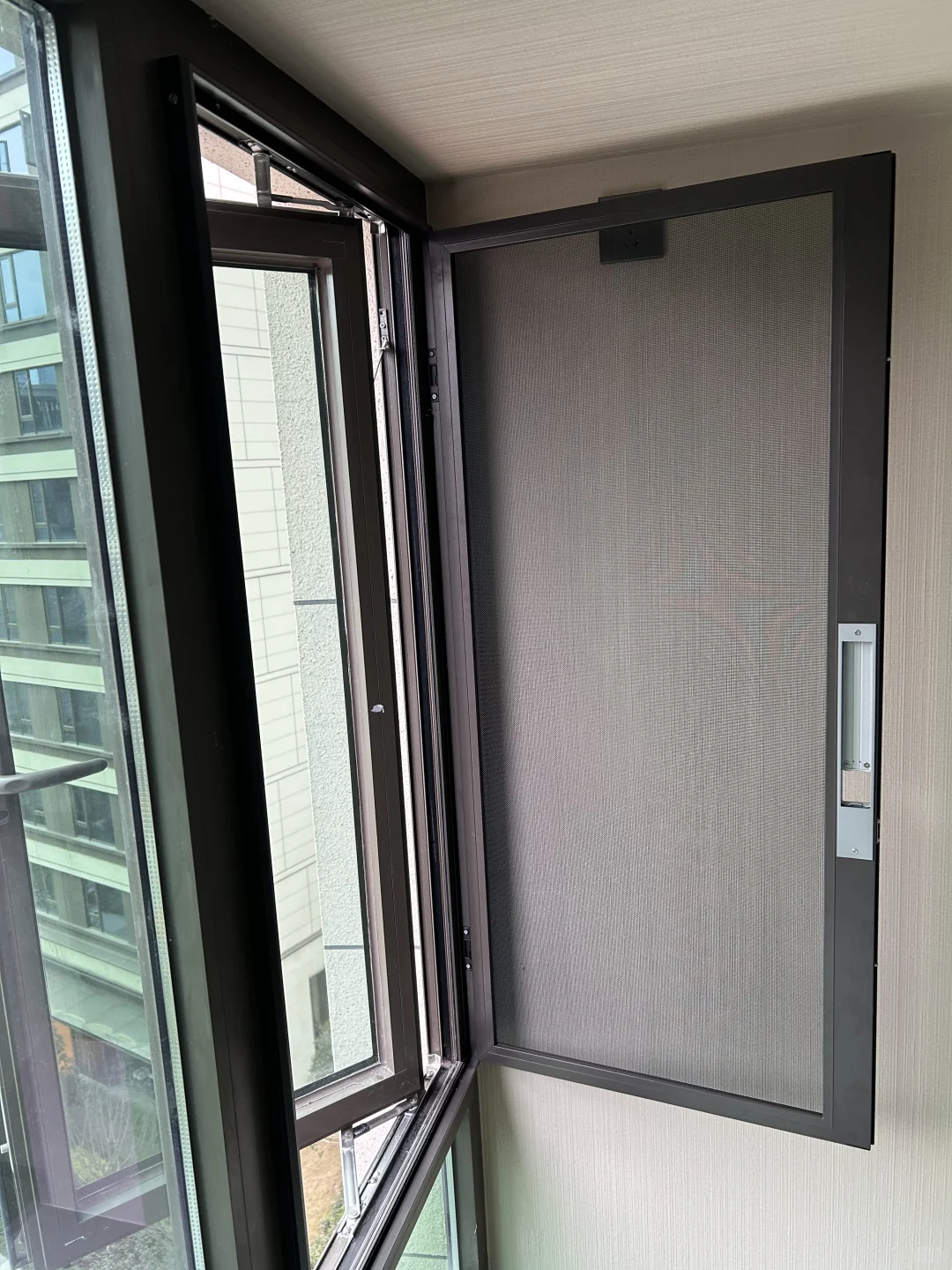 玖悦华章纱窗又一家完工