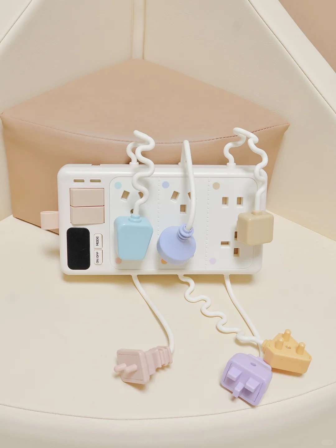 ?宝宝益智玩具新发现！这款插座玩具太绝了