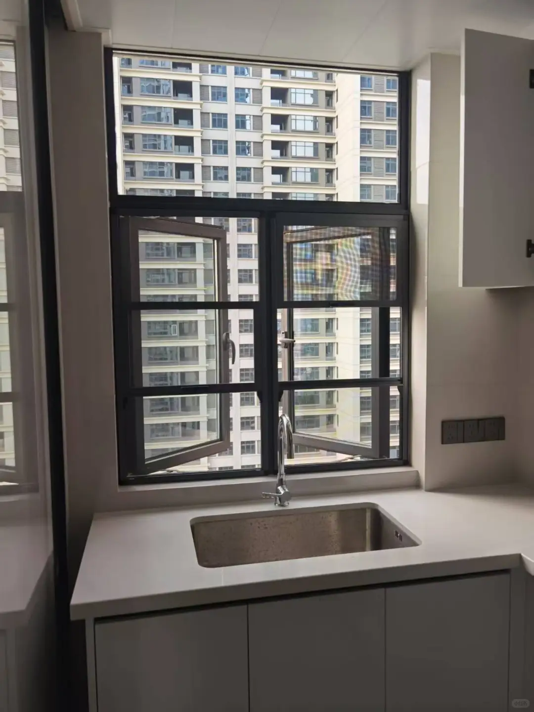 十里外滩，110系列断桥铝窗纱一体