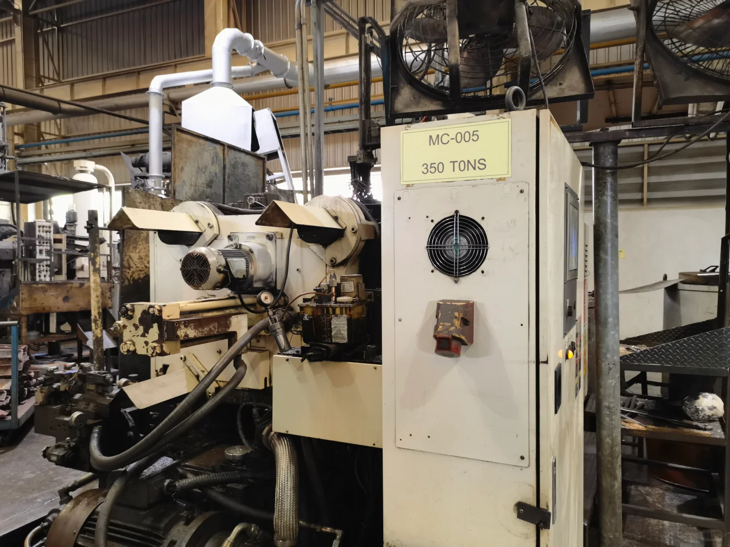 泰国工厂使用中的东芝350压铸机