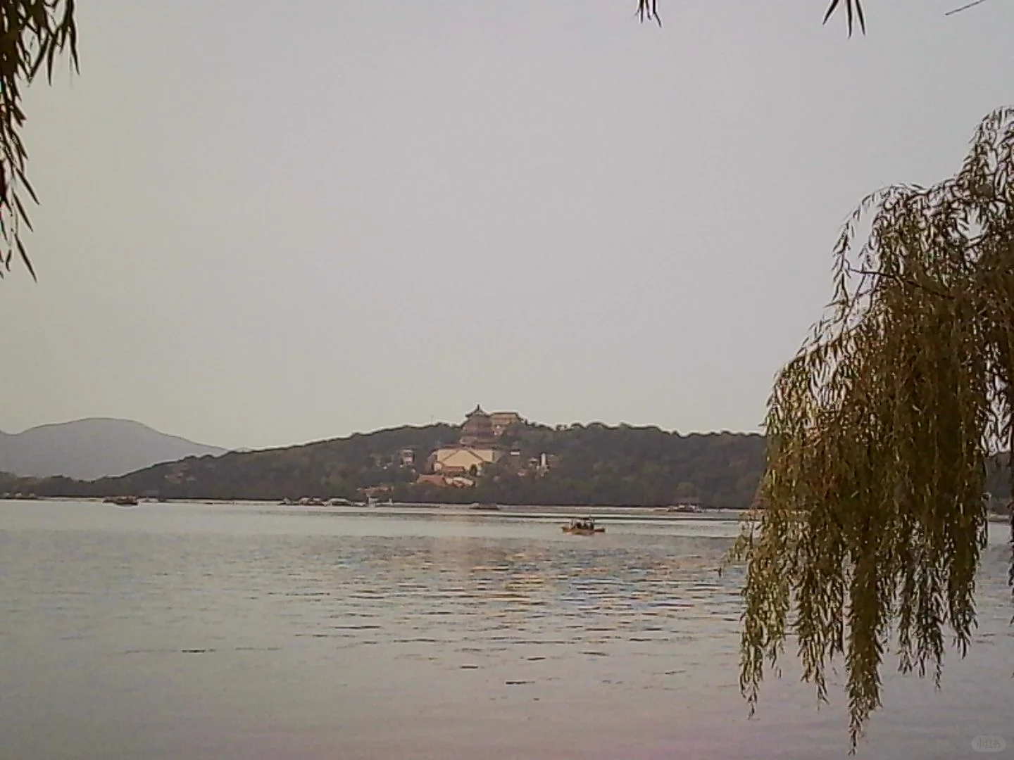 当你在阴天带一堆奇怪设备去颐和园