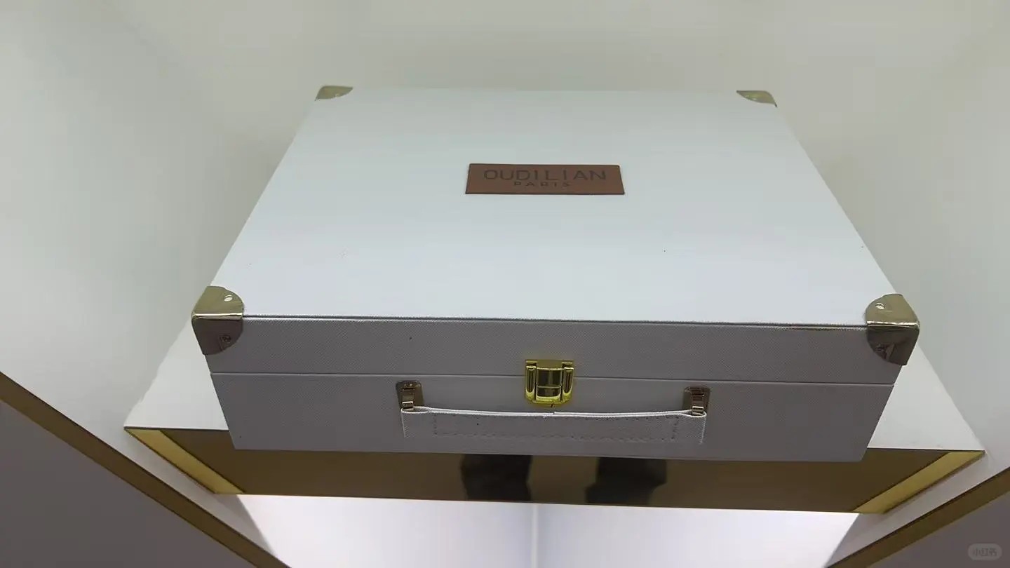 提供荔湾区桥中服装城纸袋画册礼盒印刷包装