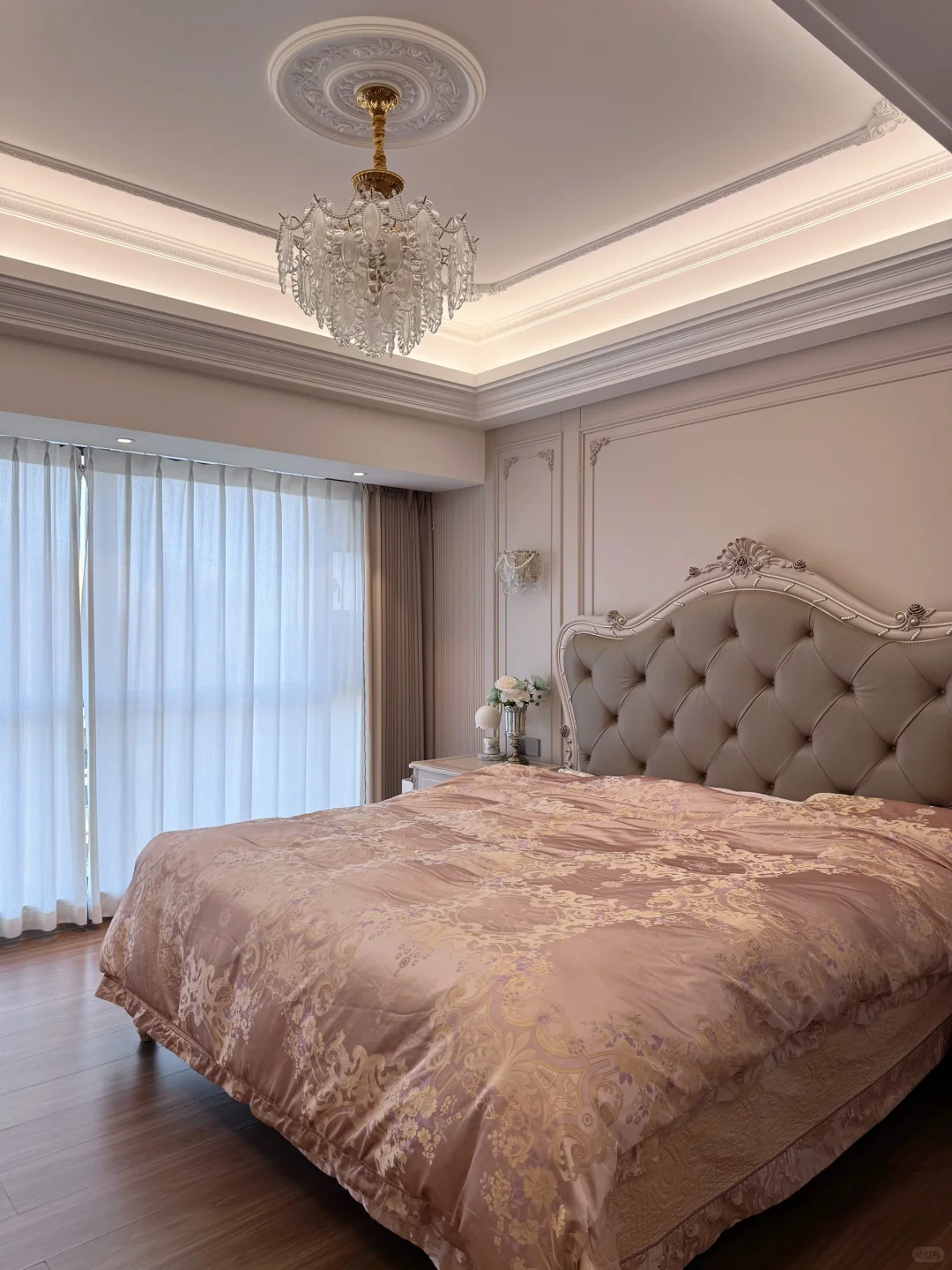 没听劝，卧室做了一整排法式床尾衣柜……?