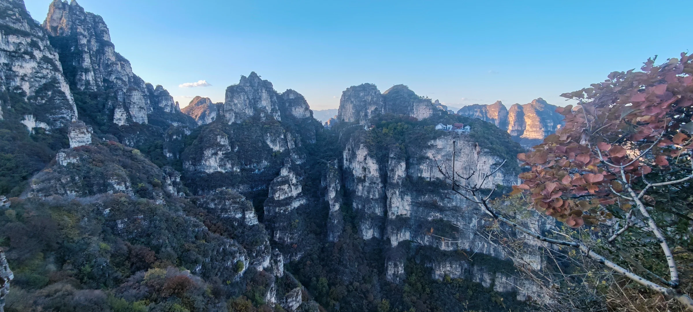 北京2h达！蚕姑坨悬崖边日照金山的秋日秘境
