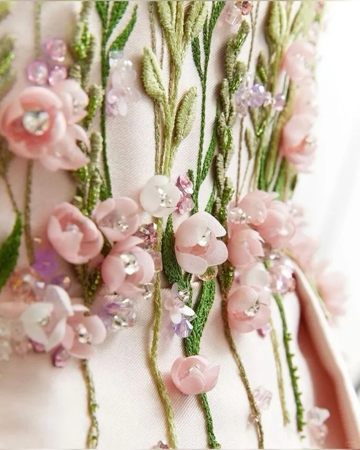 服装设计中如何表现花朵？