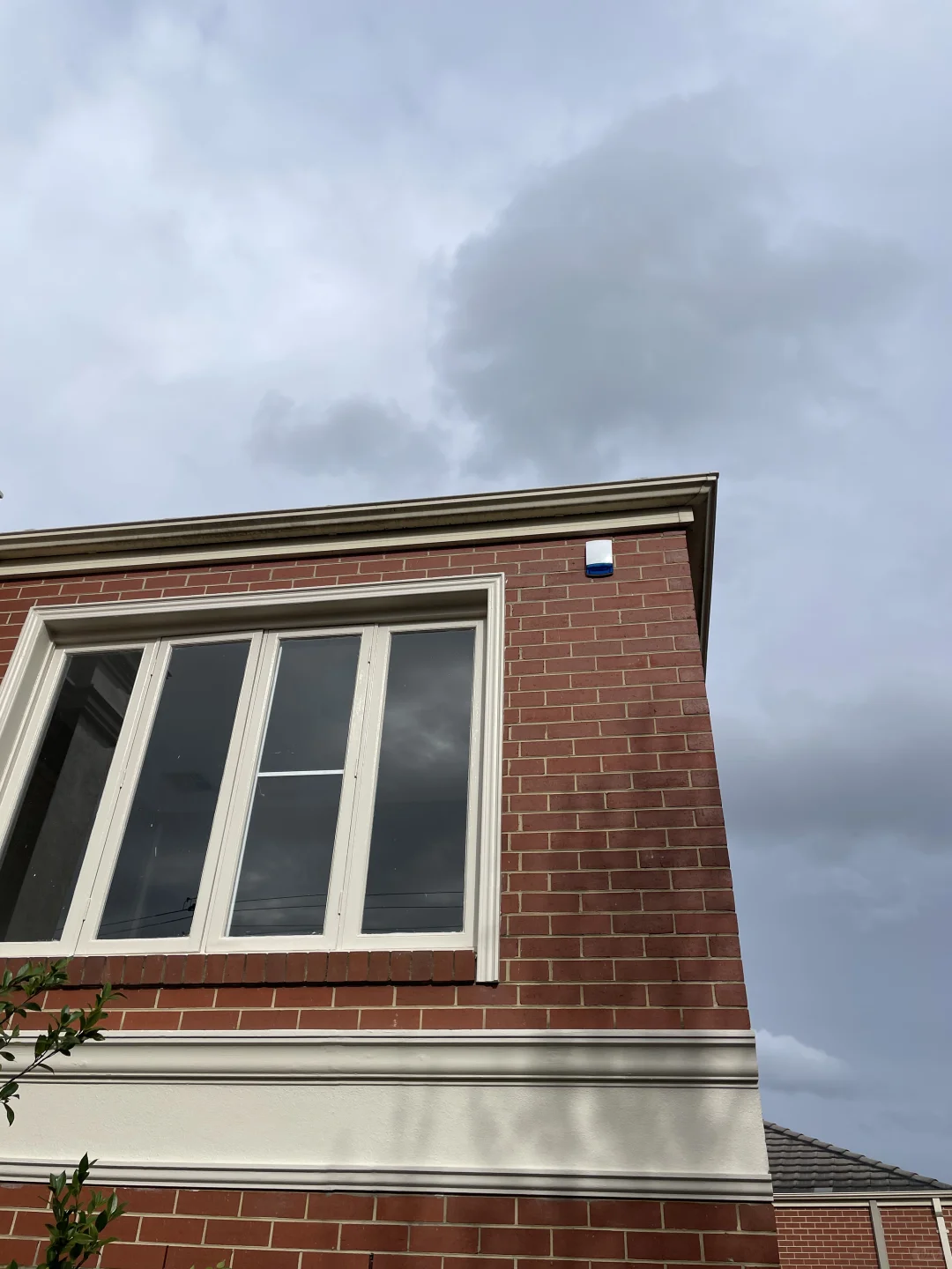 海康威视室内红外报警器手机一键控制