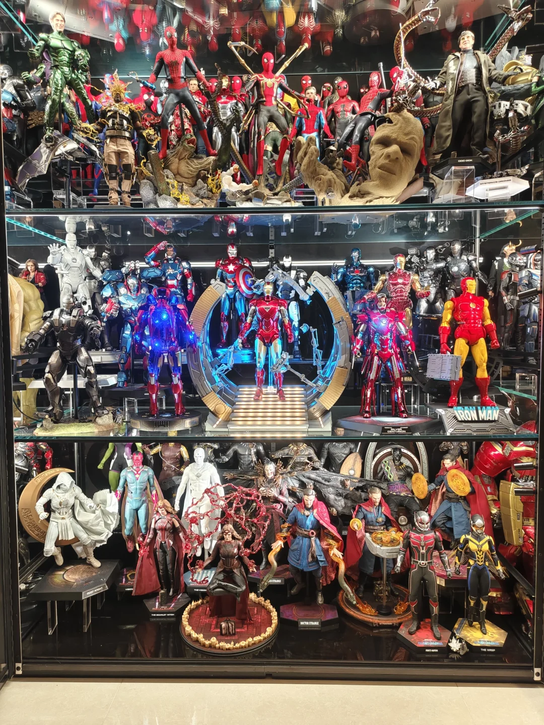 很久没有更新我的hottoys柜了