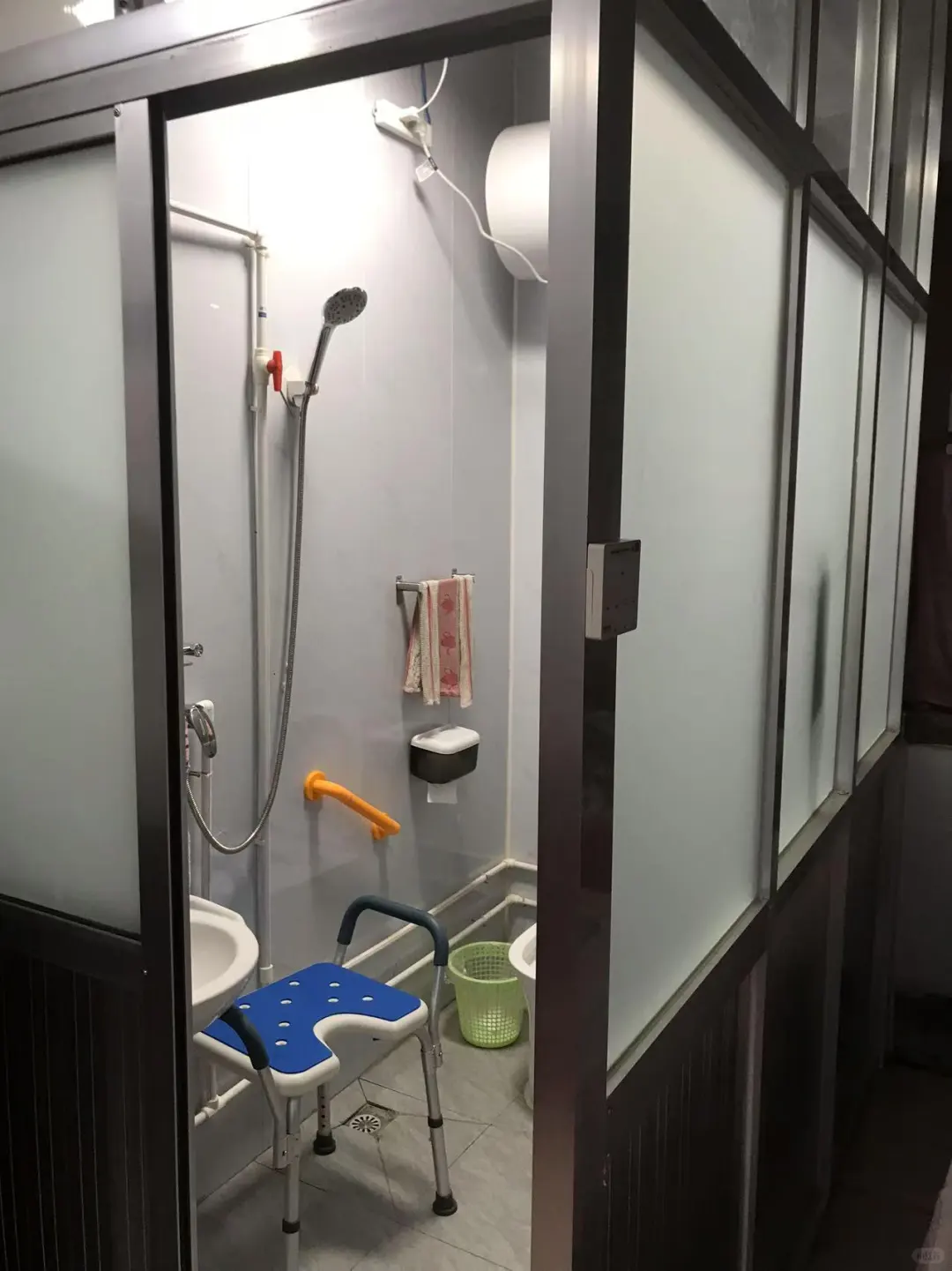 6000块!我给爸妈的平房改出适老化卫生间