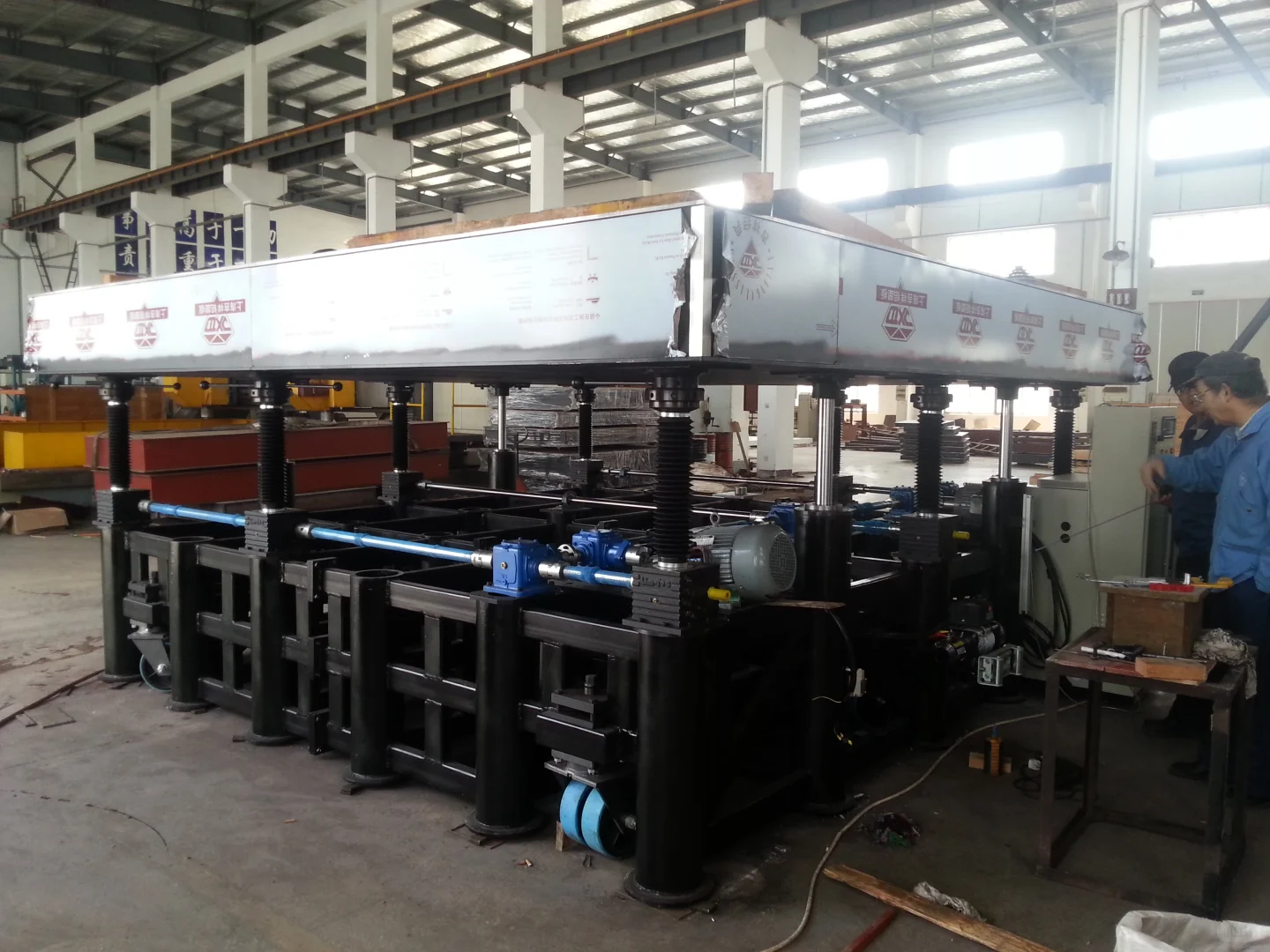 感谢上光所给天核机电颁发的五一奖章