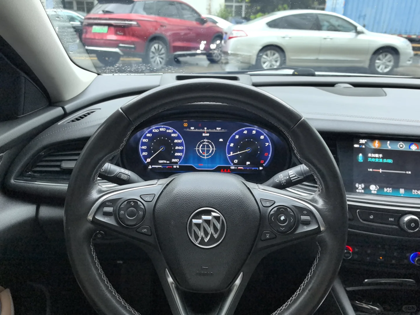 新君威液晶仪表盘