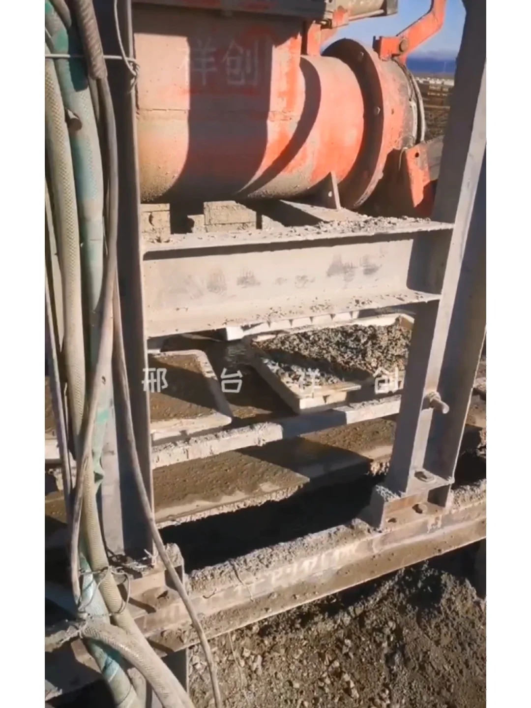 祥创混凝土预制块成型机械布料生产线设备