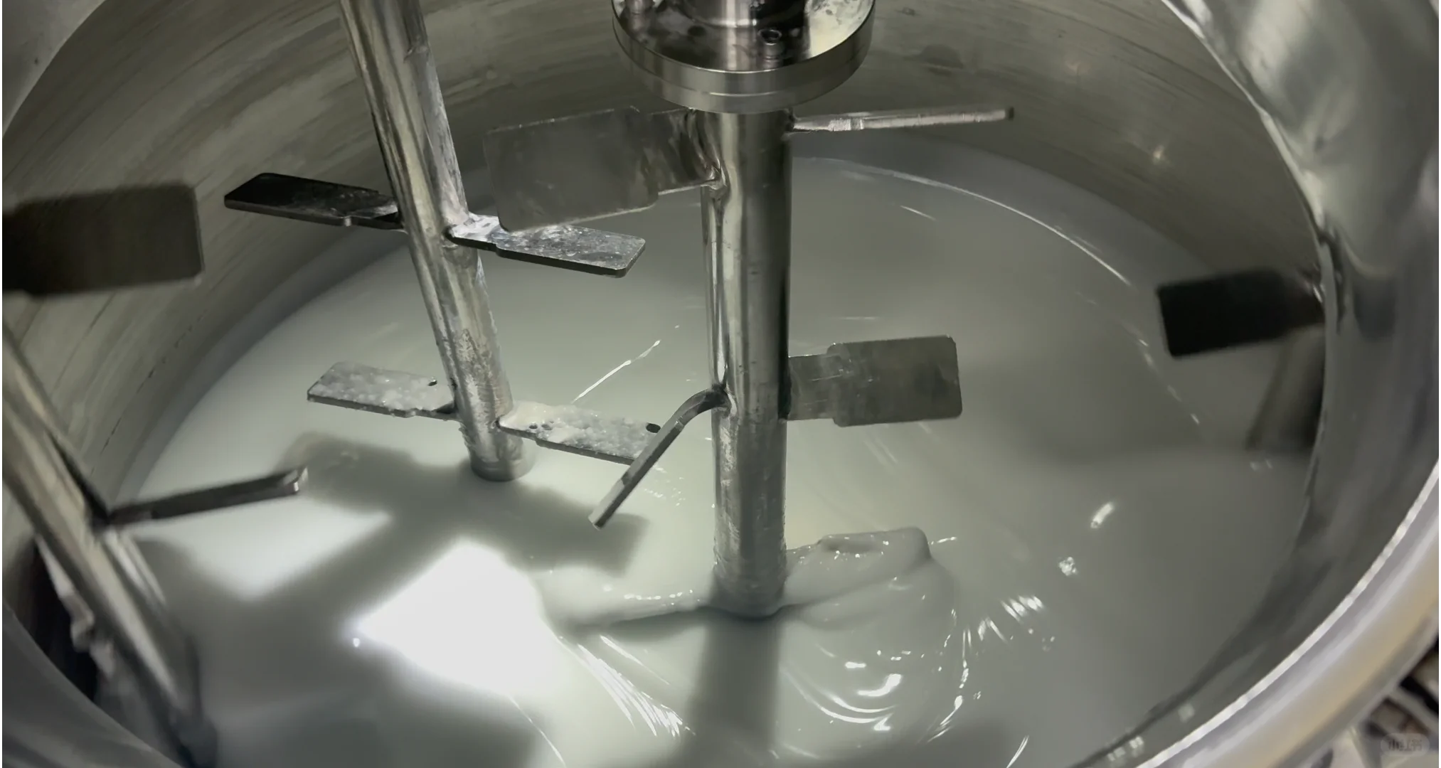 来看我们工厂的灌装车间✨