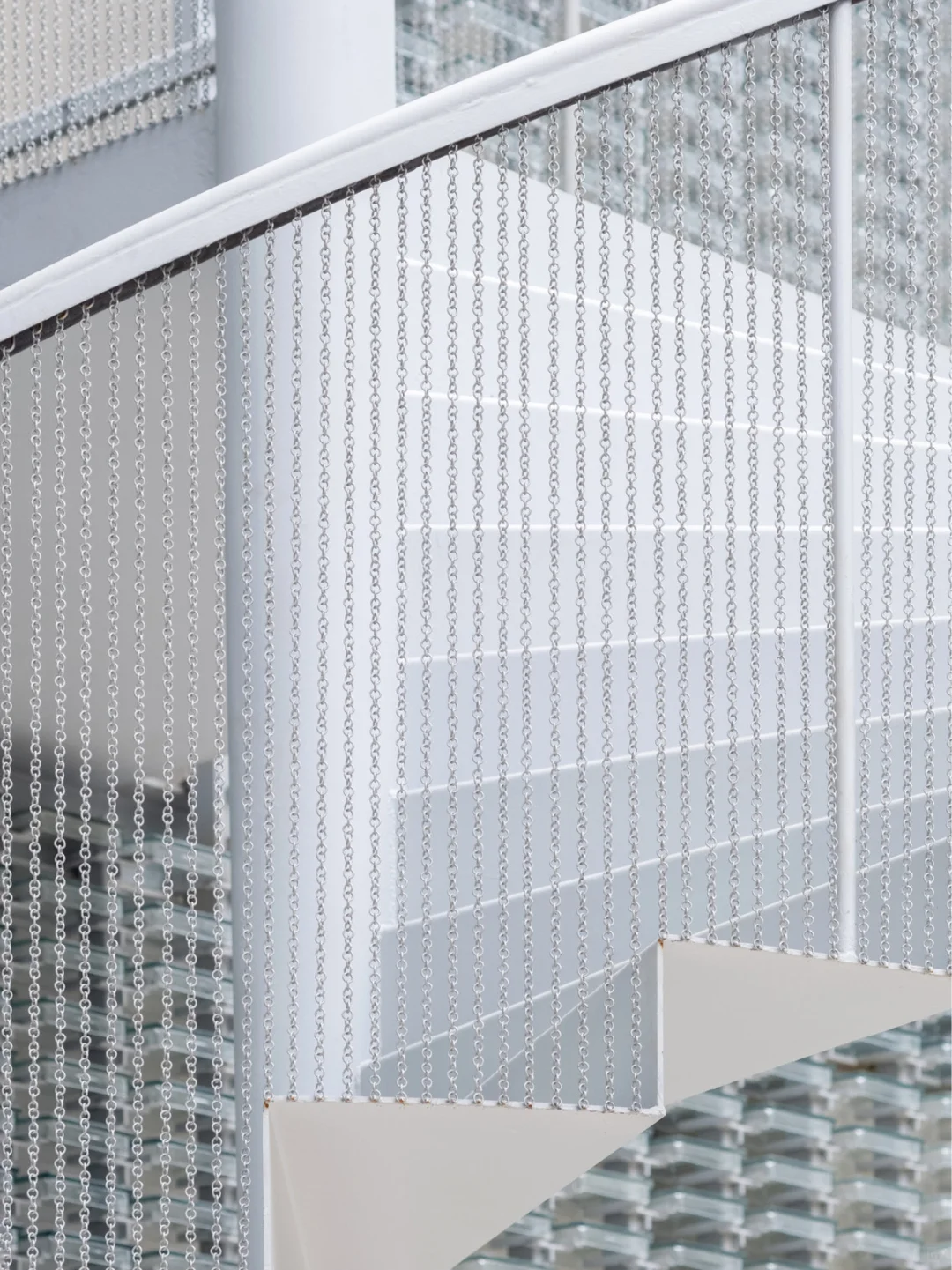 一块掰两半?玻璃砖还能这样做立面