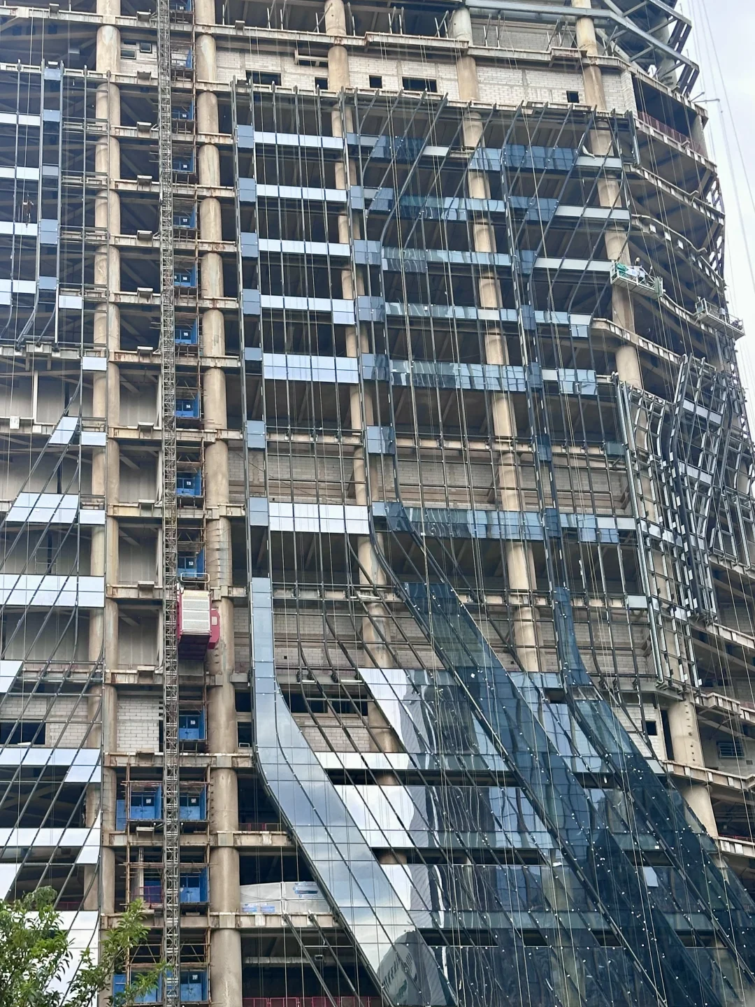 扎哈事务所设计的楼，真的很费玻璃