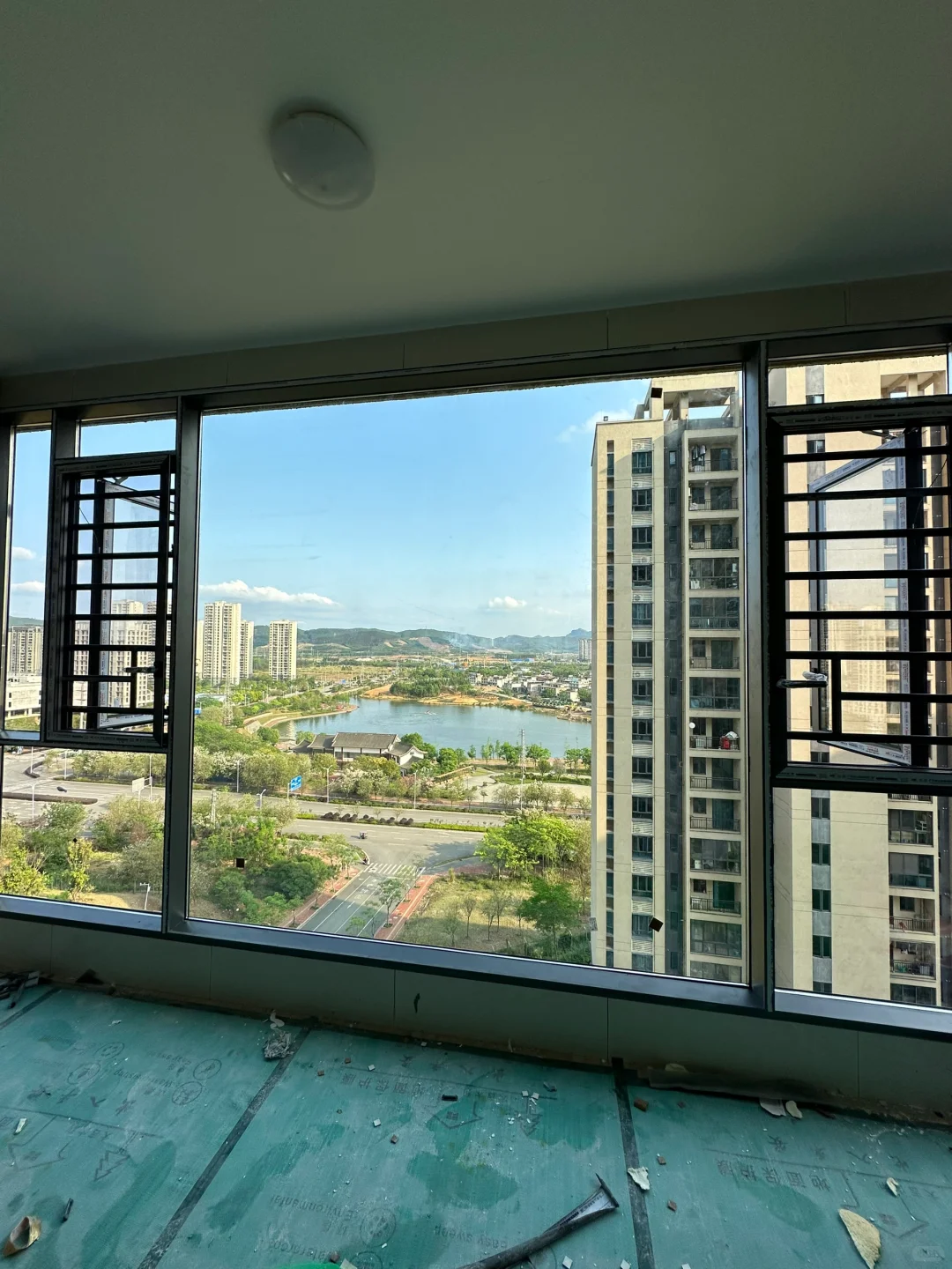 在柳州这样的落地玻璃450一平、您满意嘛。