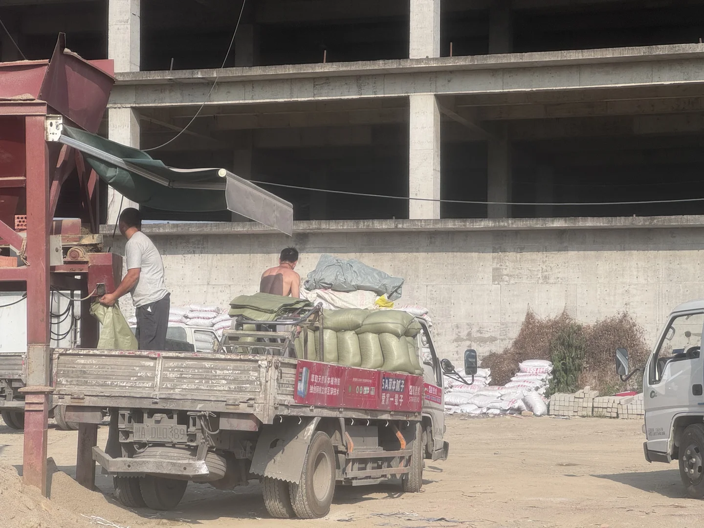 成都水泥河沙不要拿小袋跟混沙做比较