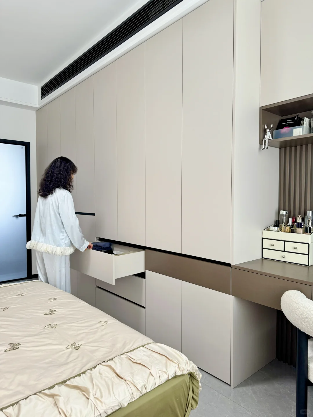 开间3.3m做床尾衣柜⁉️邻居看了想砸掉重装?