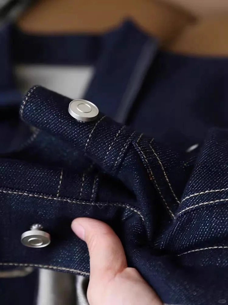 ?短款牛仔外套撞色设计太有感