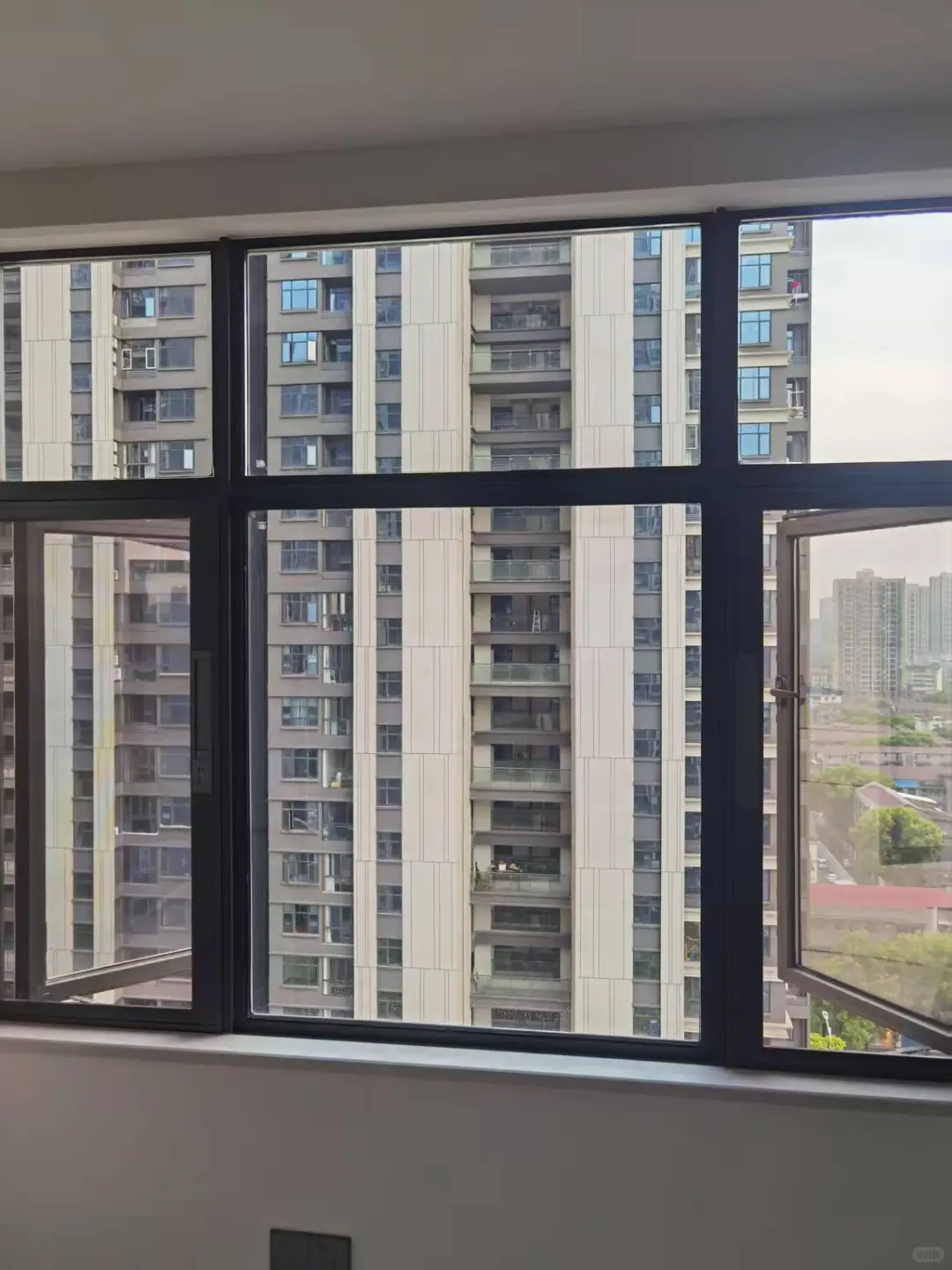 十里外滩，110系列断桥铝窗纱一体