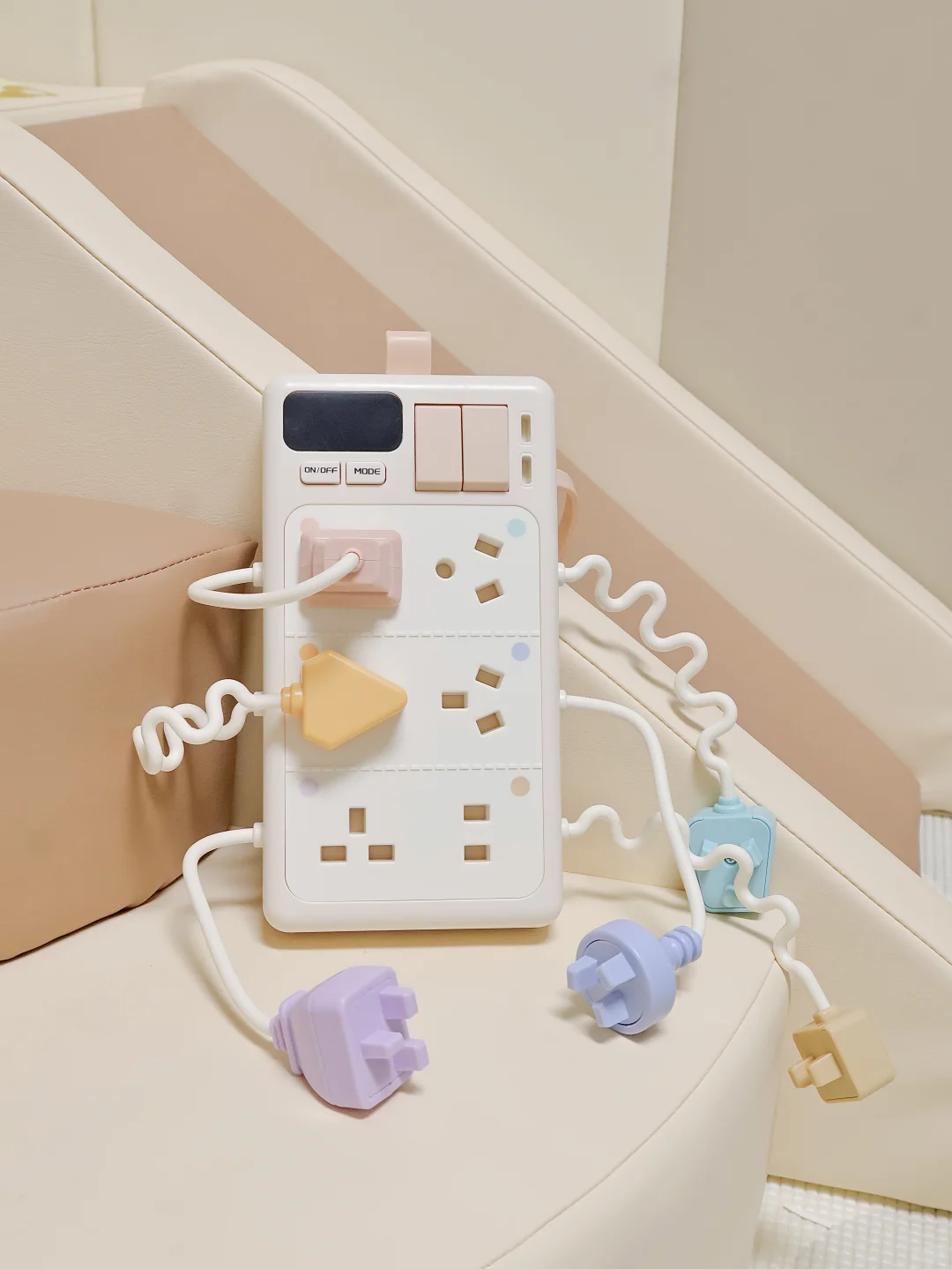 ?宝宝益智玩具新发现！这款插座玩具太绝了