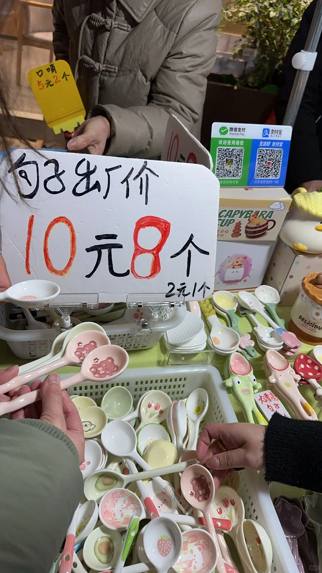 几块钱一个，讲斤称，应该没得人空手走出来吧