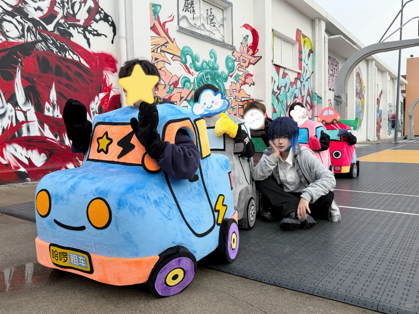 只是路过然后被五辆车塞了一手礼物？