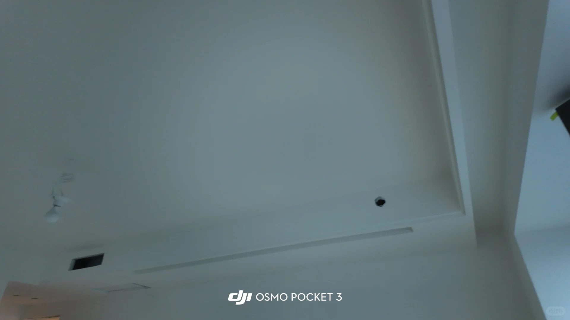 顶面喷漆完成✅墙面海藻岩艺术漆排队ing……