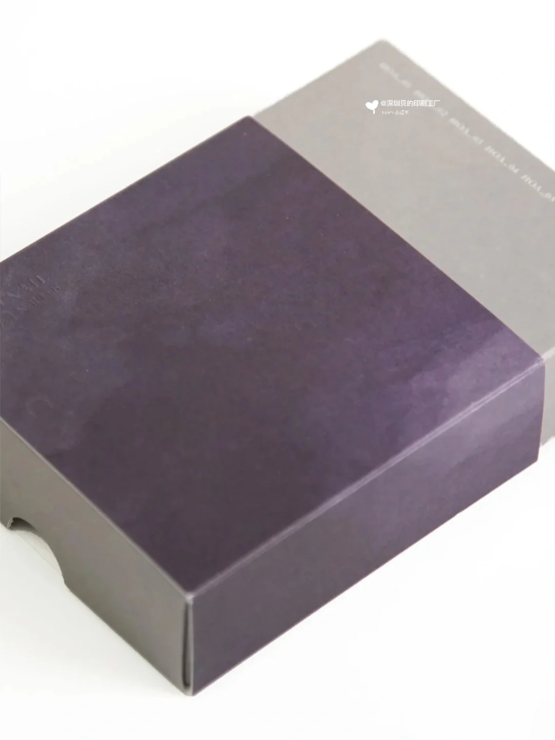 紫灰双色碰撞，营极简轻奢感?小罐香薰包装