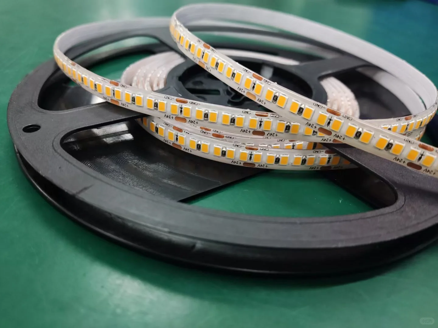 2835滴胶防水灯带