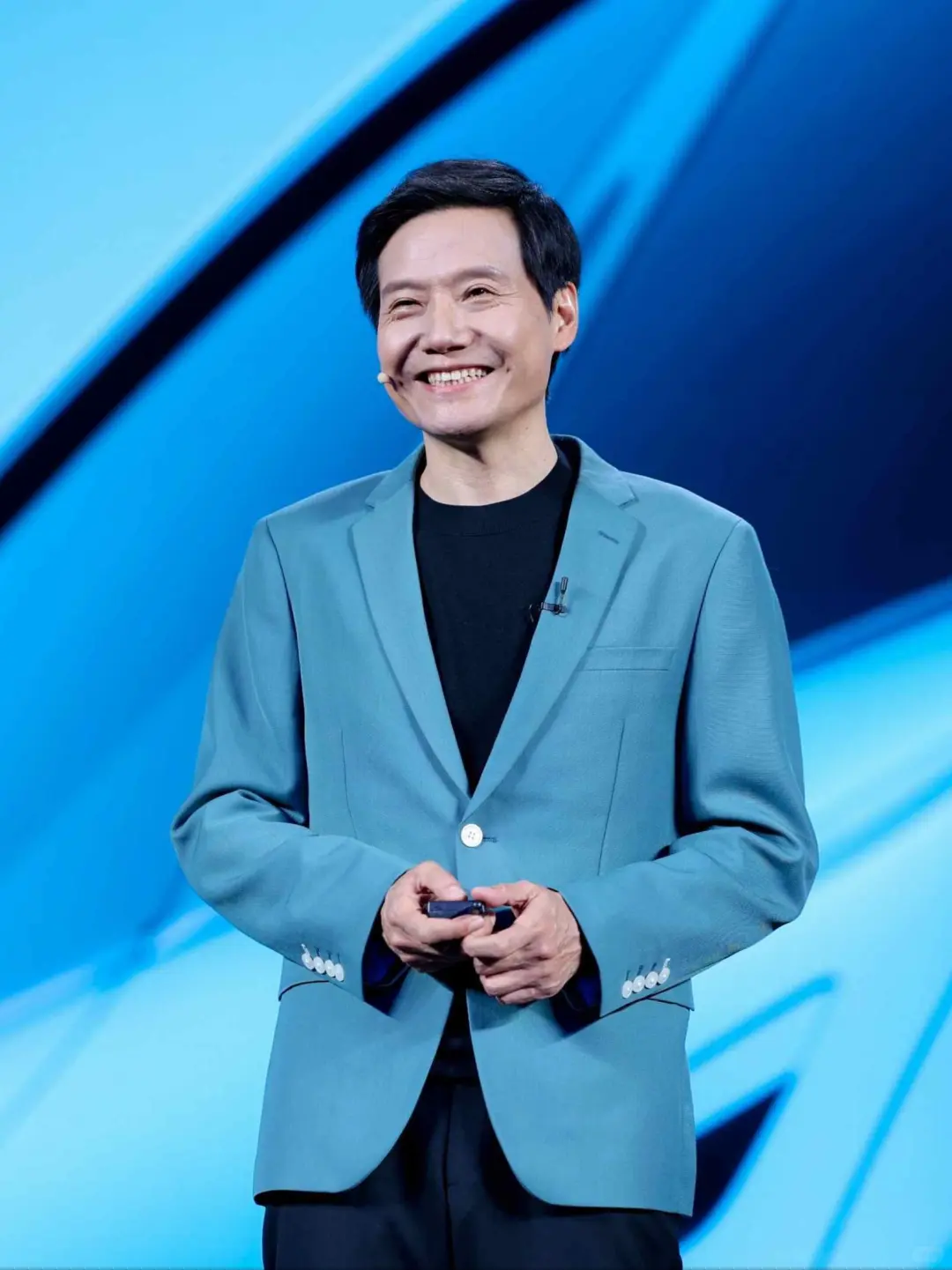 雷军笑看友商!国产新能源保值率:小米碾压