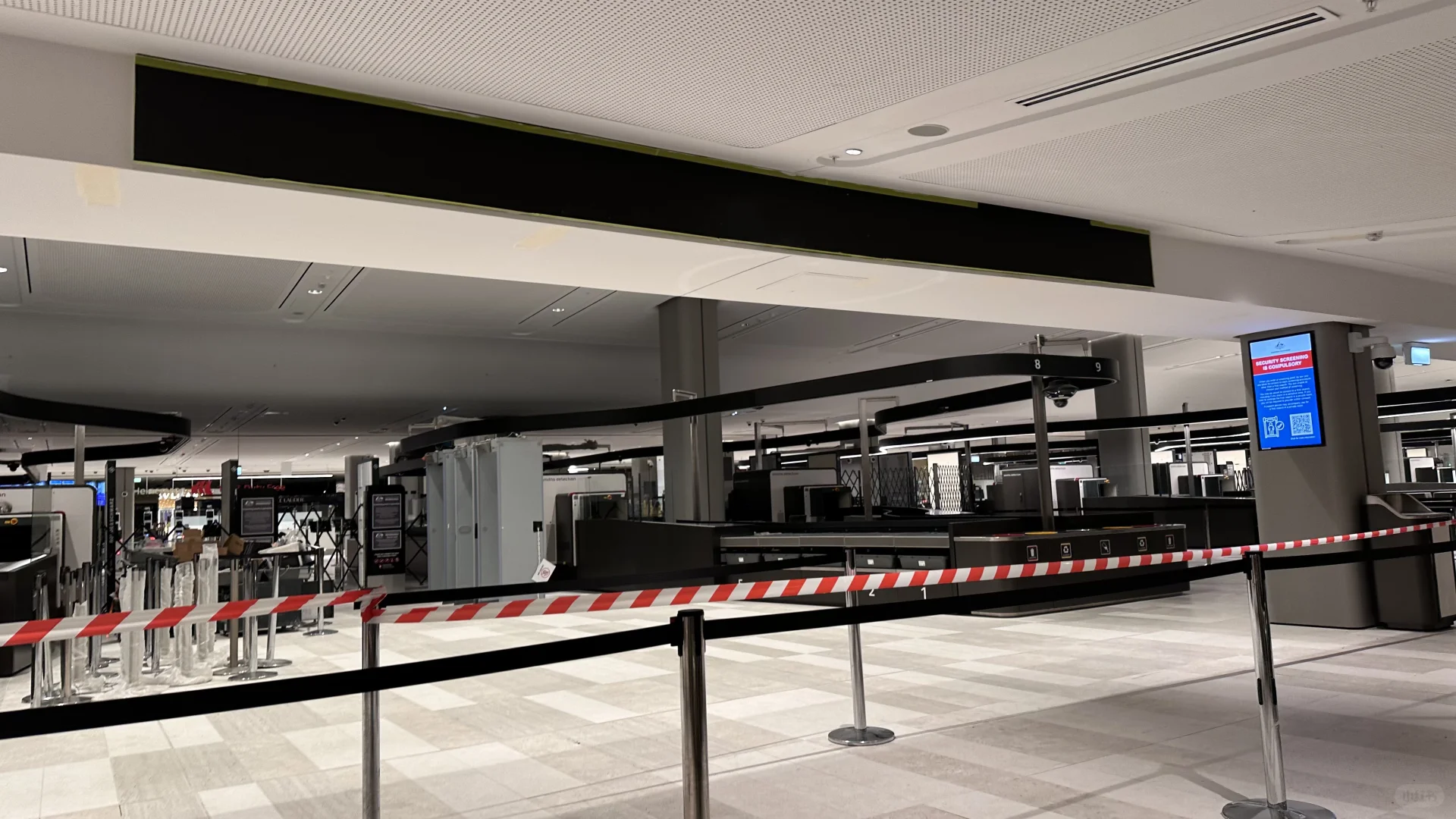 悉尼又一离谱的事！傍晚悉尼大雨，机场拥堵