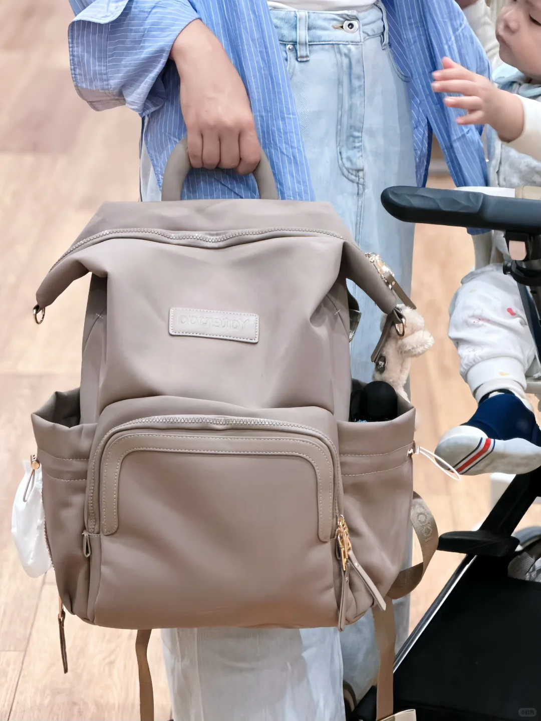 带娃逛街遇“屎”上危机？还好我有这只救命妈