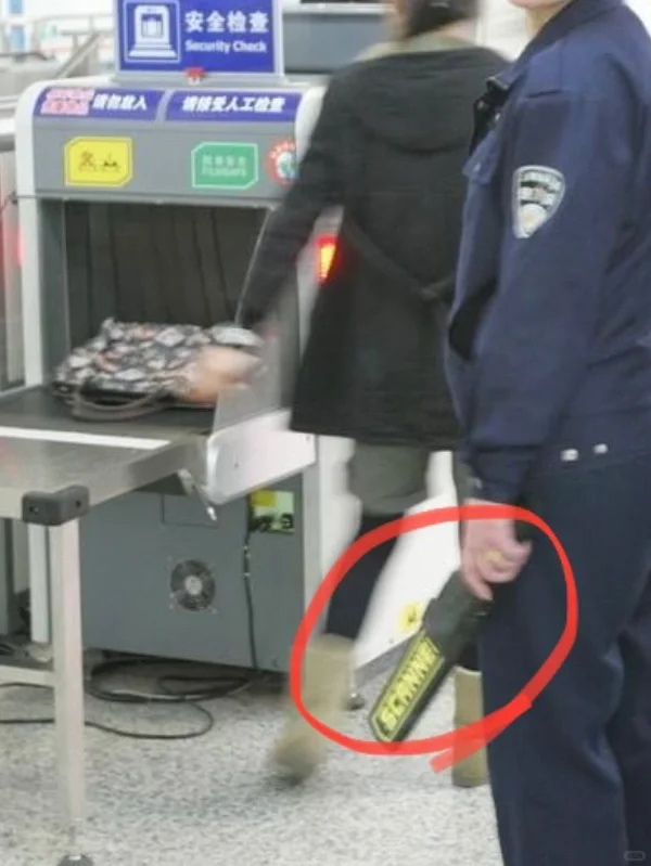 为什么⁉️地铁安检仪挥舞那么快从没打到过我