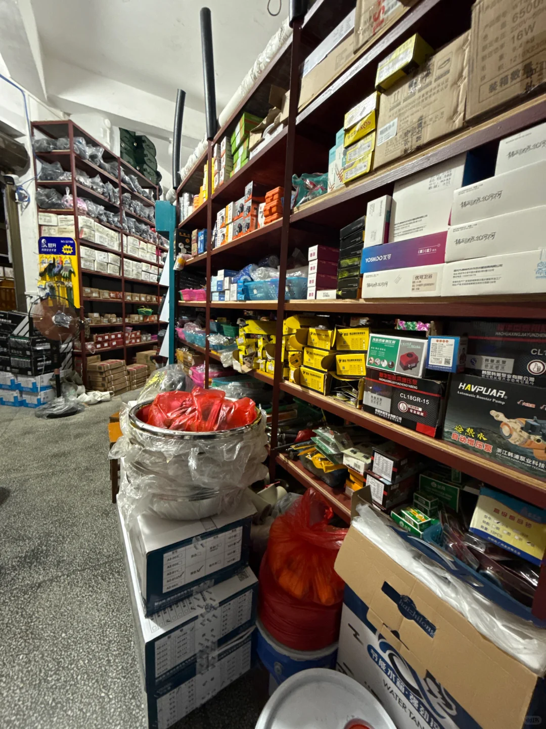 在巷子里藏了一家五金店