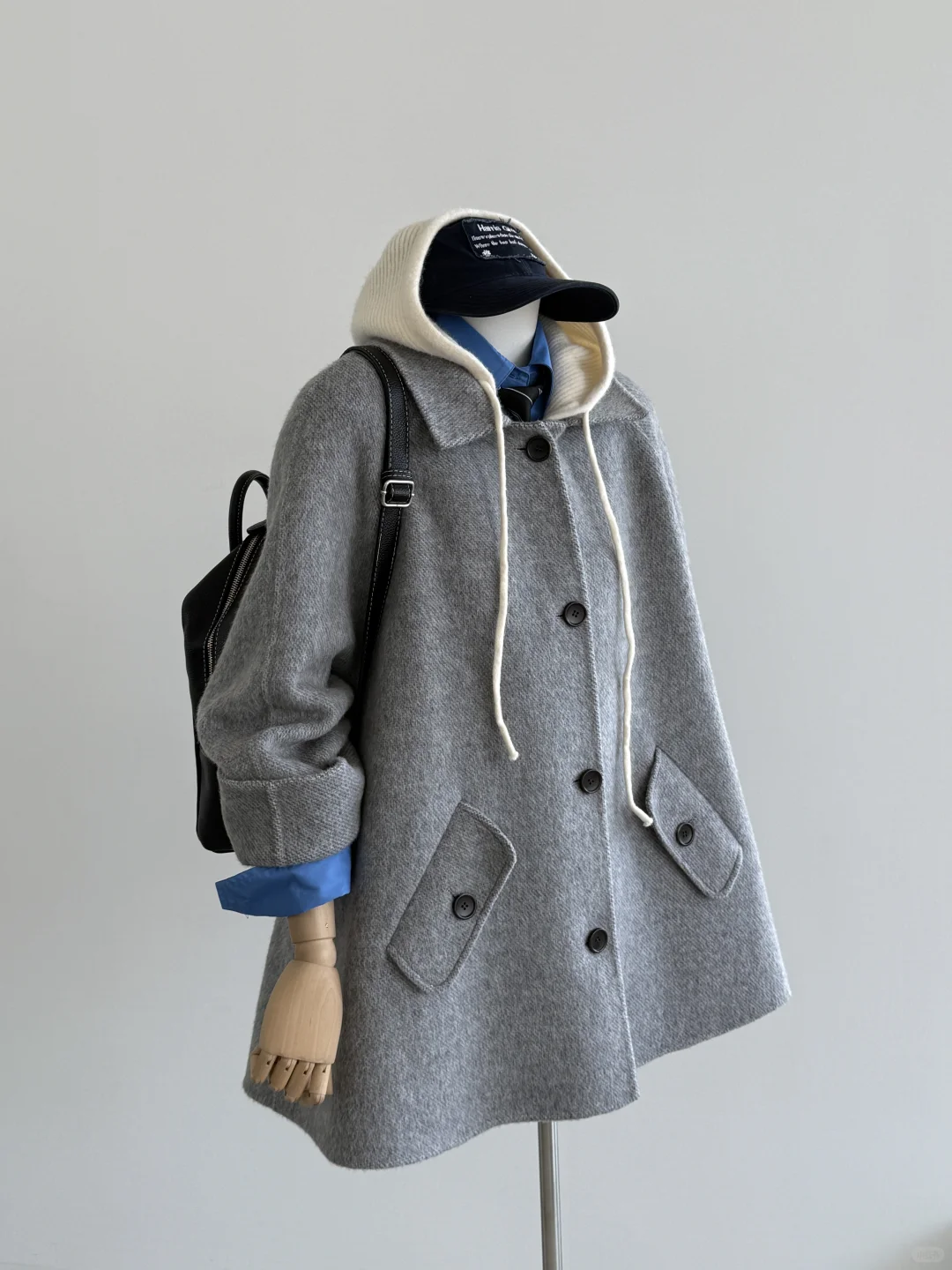 秋冬的时髦-小A字版大衣也可以这么甜