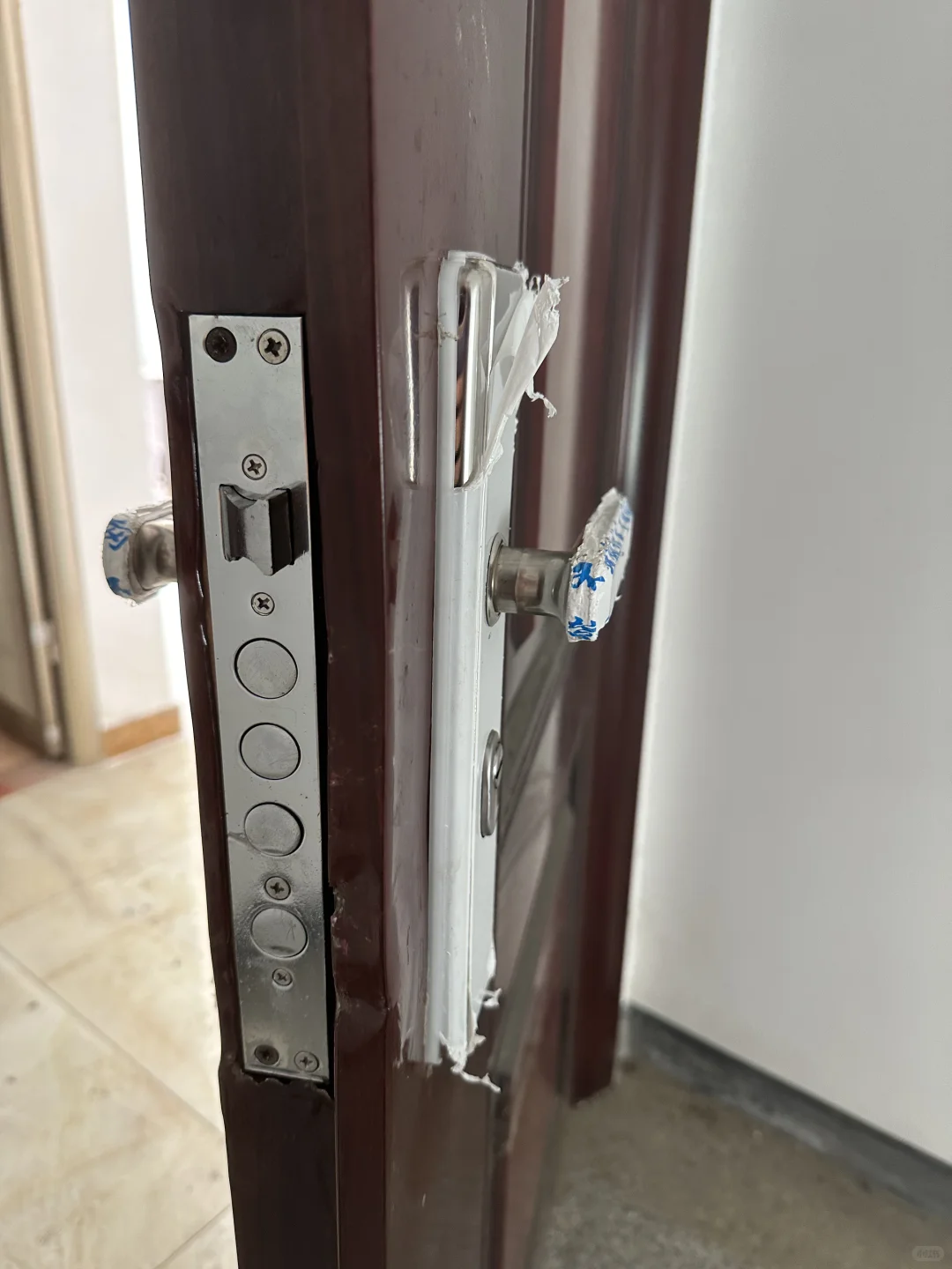 自己动手换防盗门锁