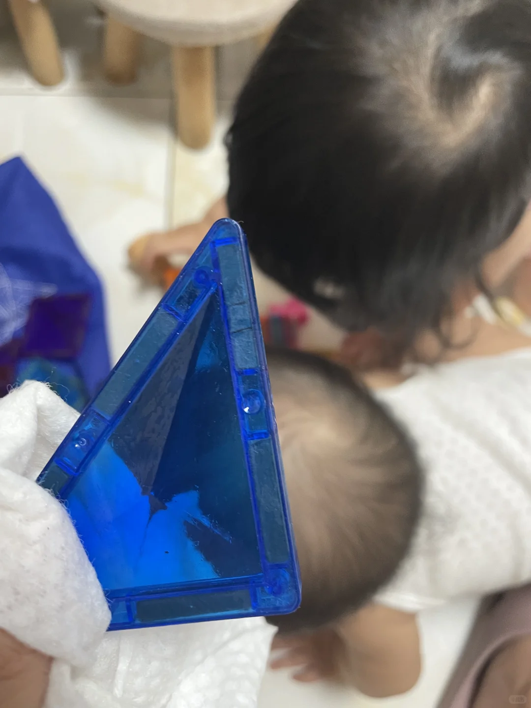 注意！！孩子玩磁力片的时候还是陪着吧