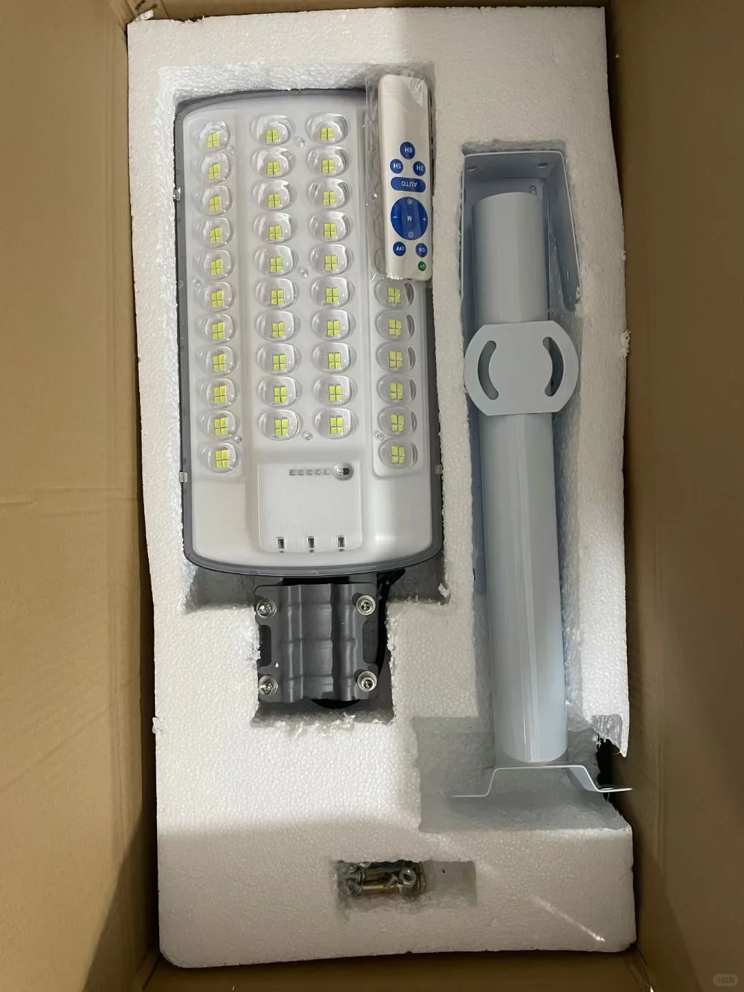 LED太阳能壁灯路灯