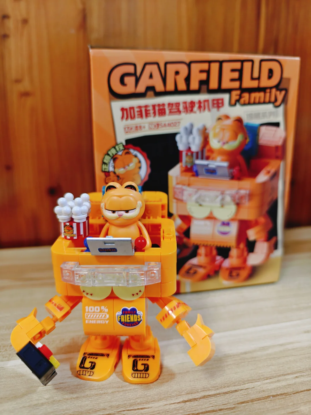 又酷又潮的加菲猫驾驶机甲