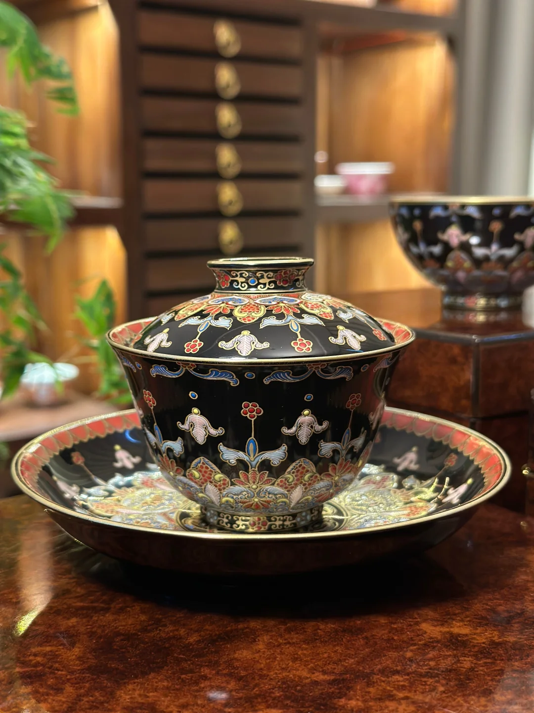 珐琅彩还是这么美✨珐琅彩灵蛇宝相茶器?