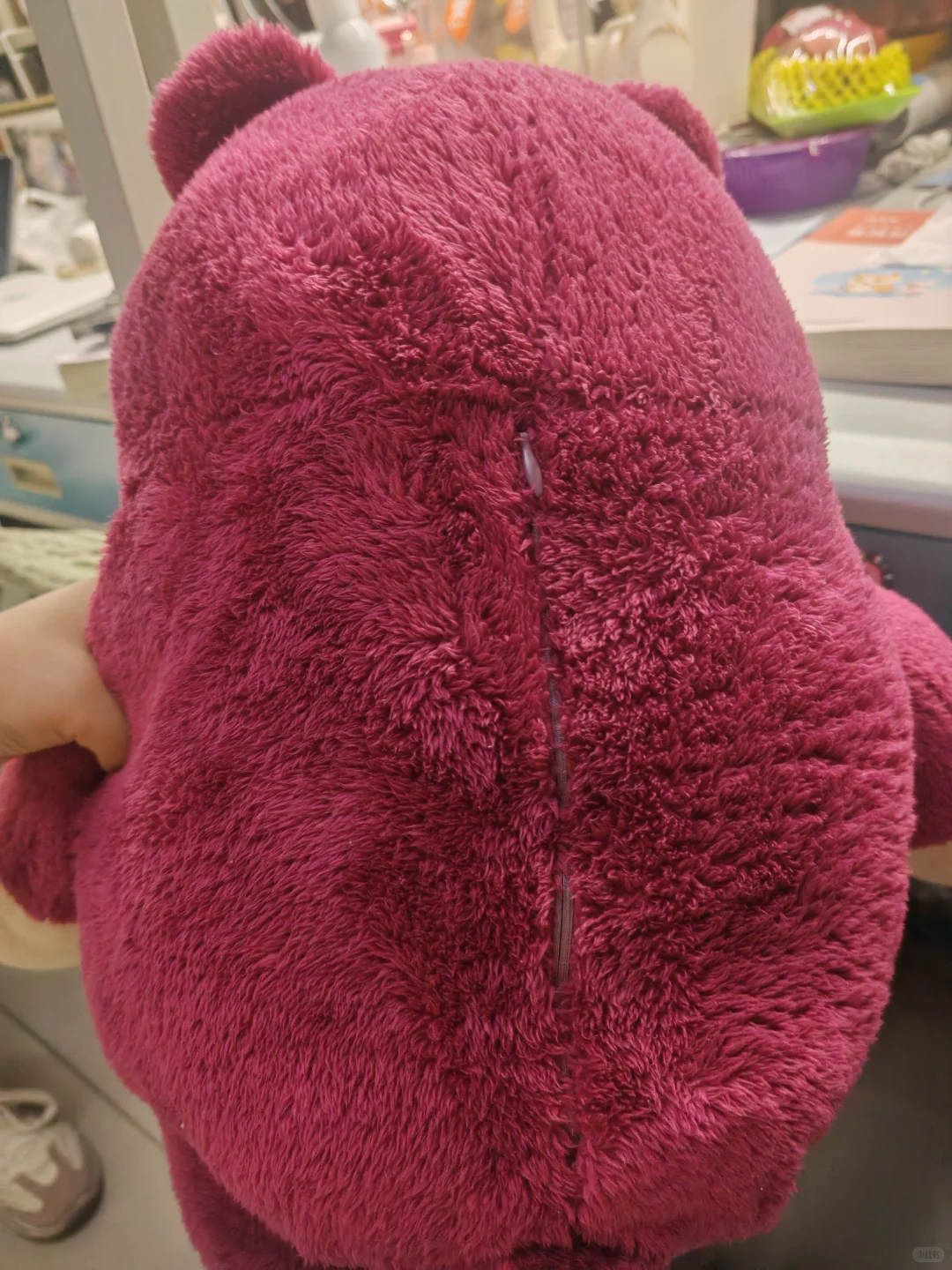 草莓熊加装了隐形拉链，太棒啦