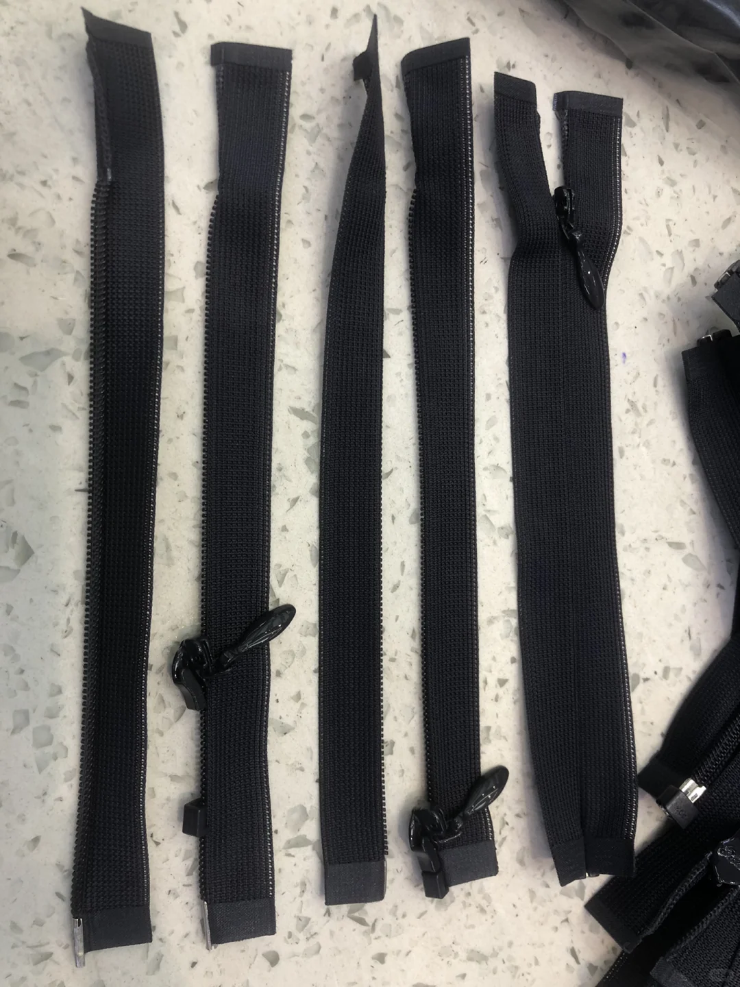 隐形拉链开尾，开尾隐形拉链