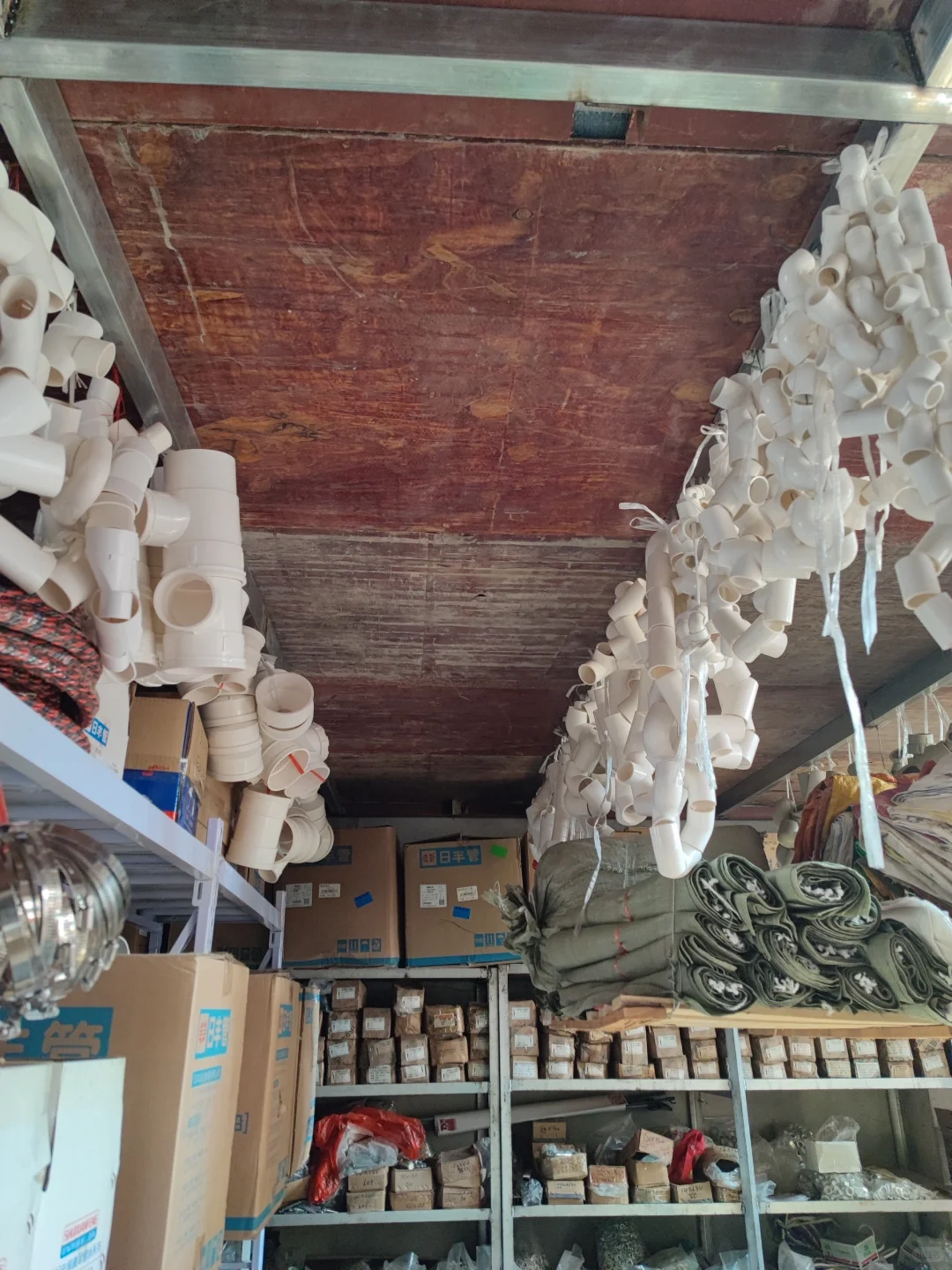 有空就整理货架，自己动手做个螺丝刀展架