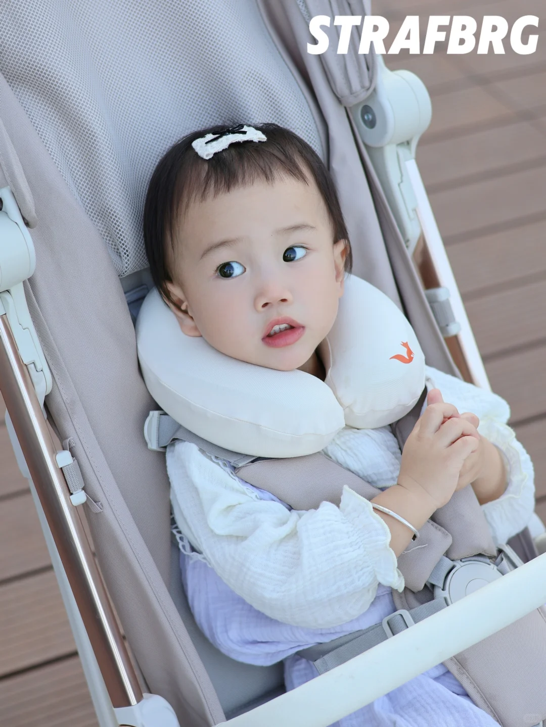 带娃出行的【安全感】是这个护颈枕给的！