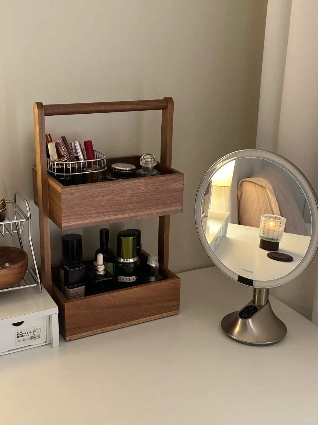 化妆桌收纳分享?，其实这2样就够了