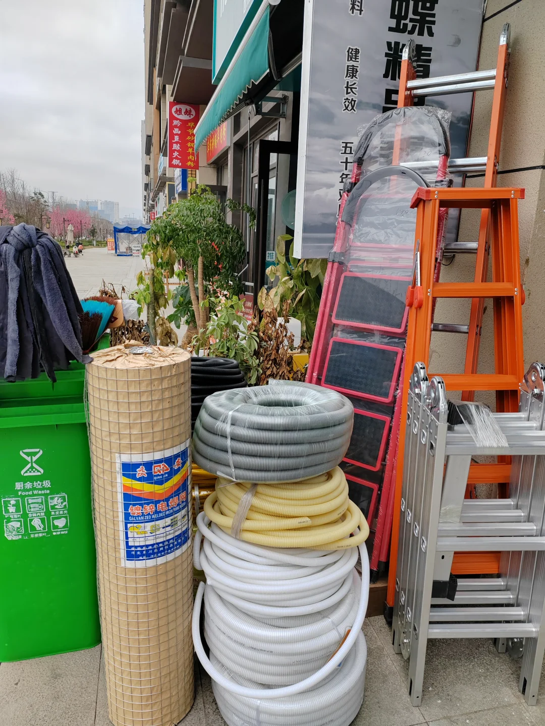 被爸妈抓回贵阳守开了18年五金店?